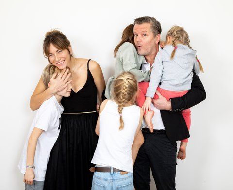 Shari und André Dietz mit ihren 4 Kindern