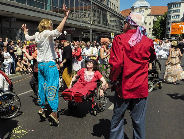 Umzug beim Karneval der Kulturen in Berlin