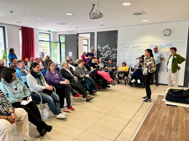 Initiative Krüppel gegen rechts auf Mitmach-Tagung in Kassel gegründet