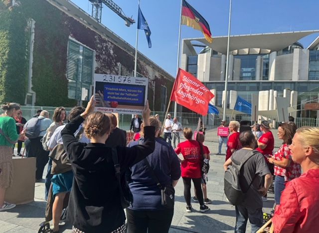 Demo vor dem Kanzleramt Teilhabe ist kein Luxus am 9.9.2025