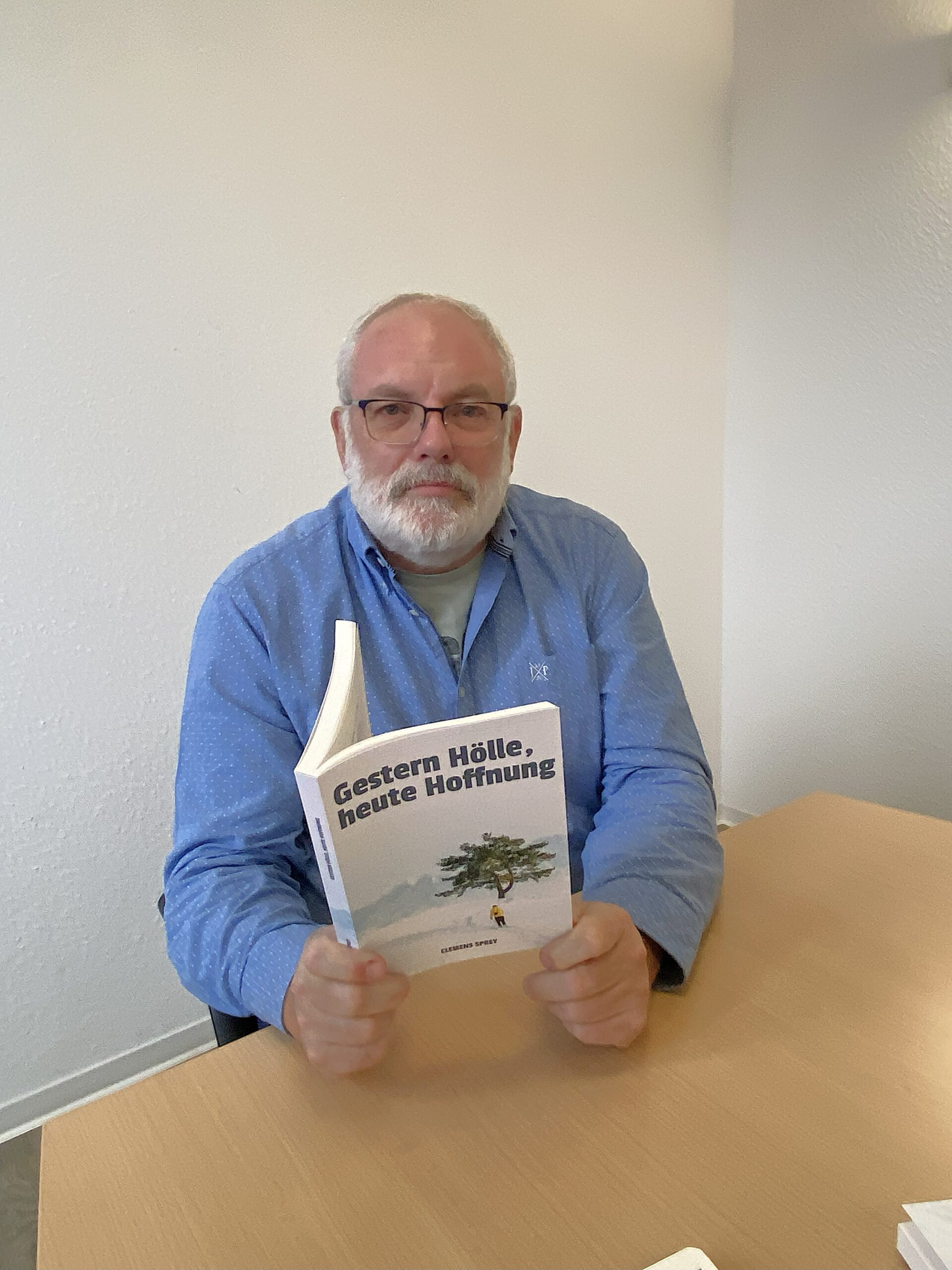 Clemens Sprey beim Buchlesen