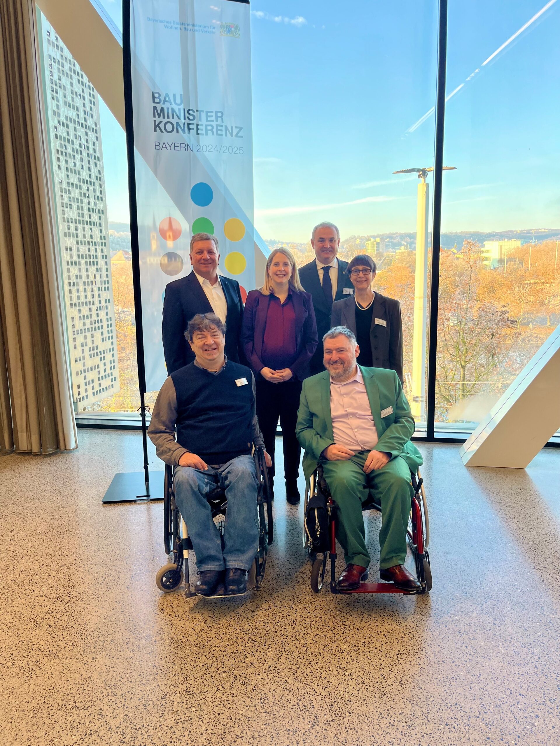 Bild von den Beauftragten, der Bundesbauministerin und dem Vorsitzenden der Bauministerkonferenz