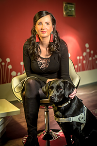 Foto von Jennifer Sonntag mit ihrem Blindenführhund Paul