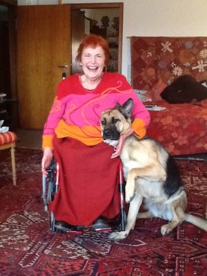 Dinah Radtke mit ihrem Hund