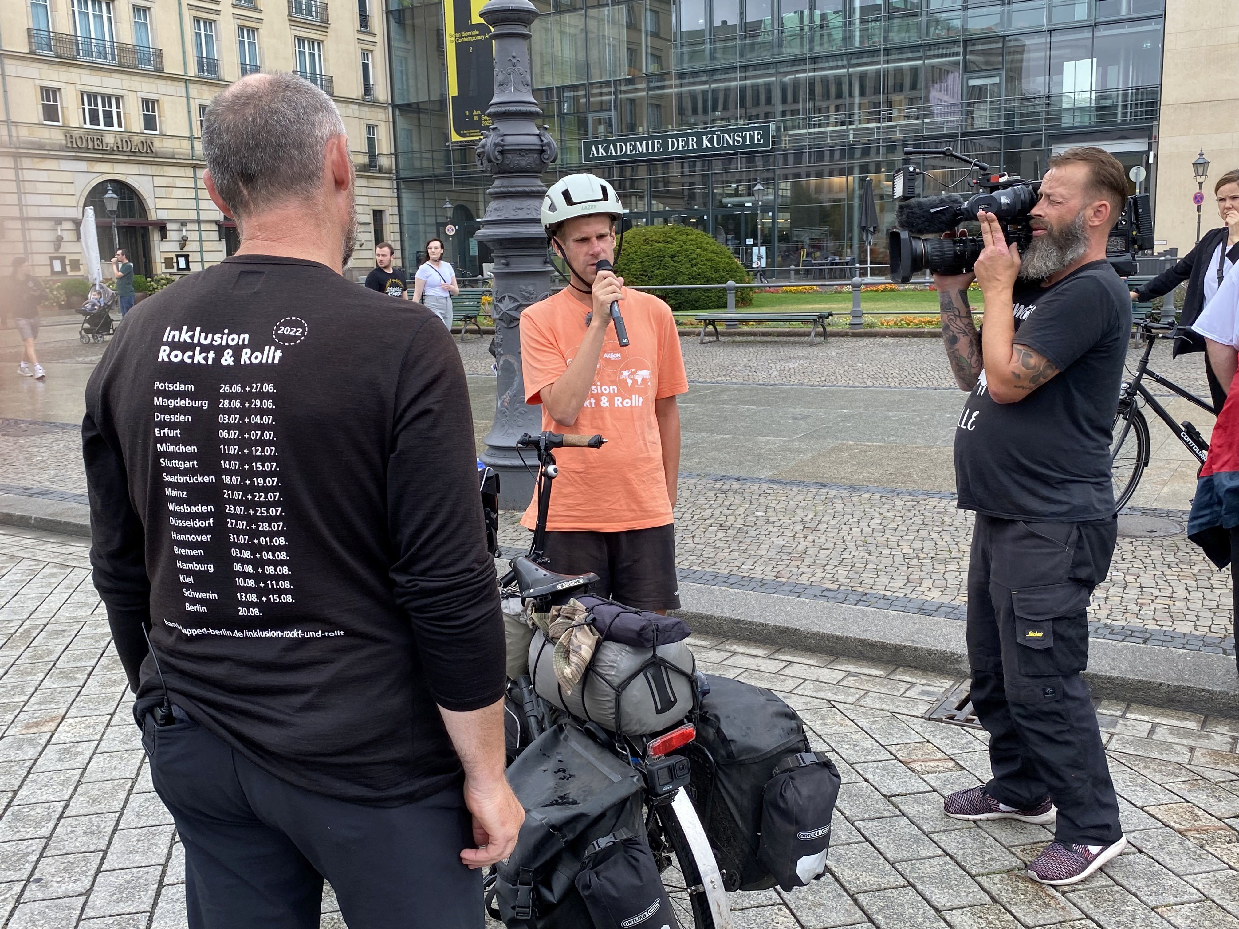 Inklusion rocht und rollt Interview am Pariser Platz