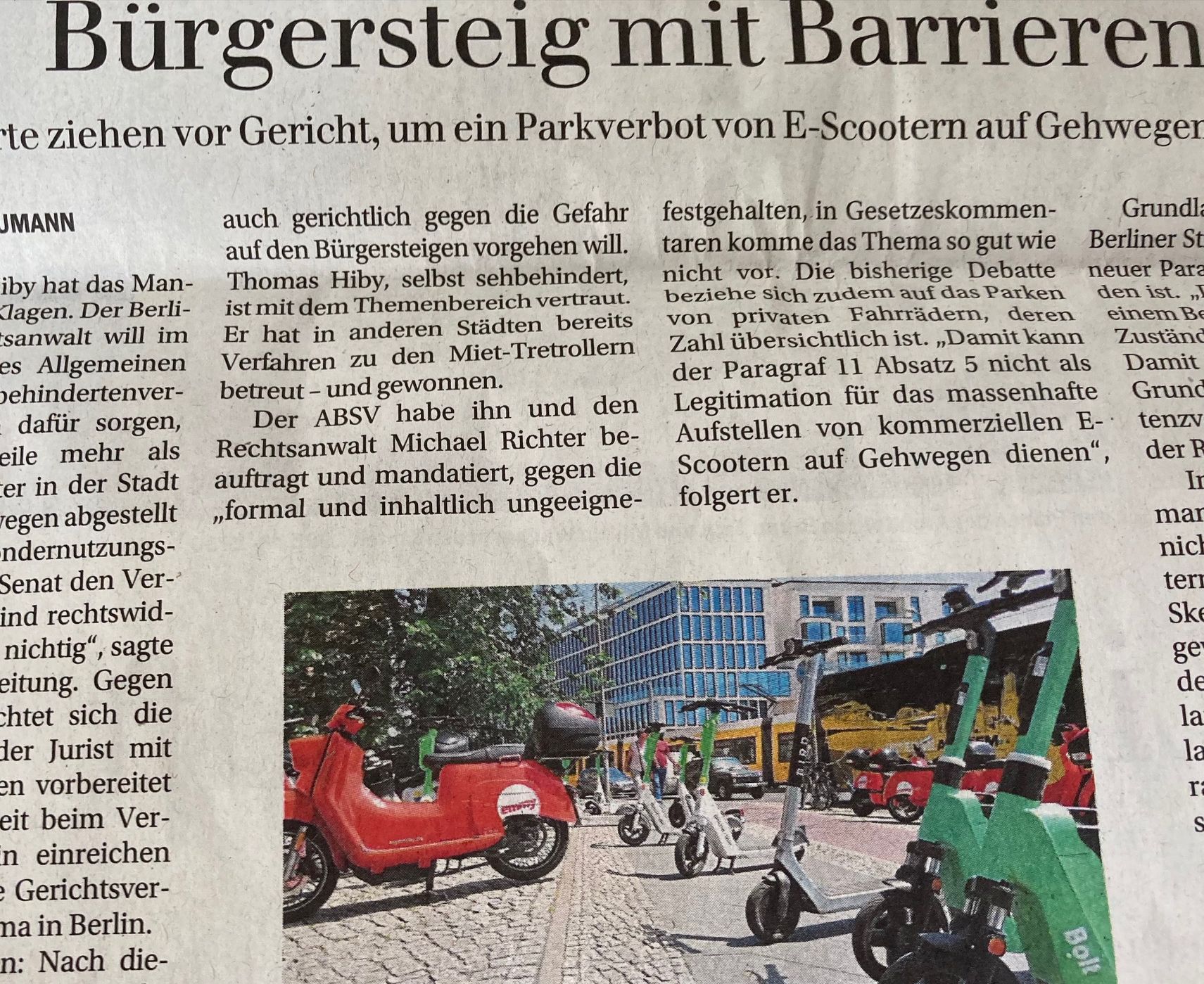 Foto zeigt Zeitungsausschnitt