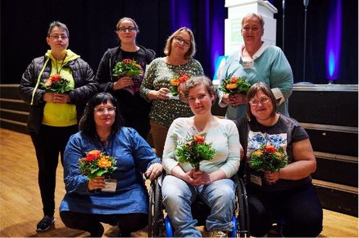 Gruppenfoto mit sieben Frauen
