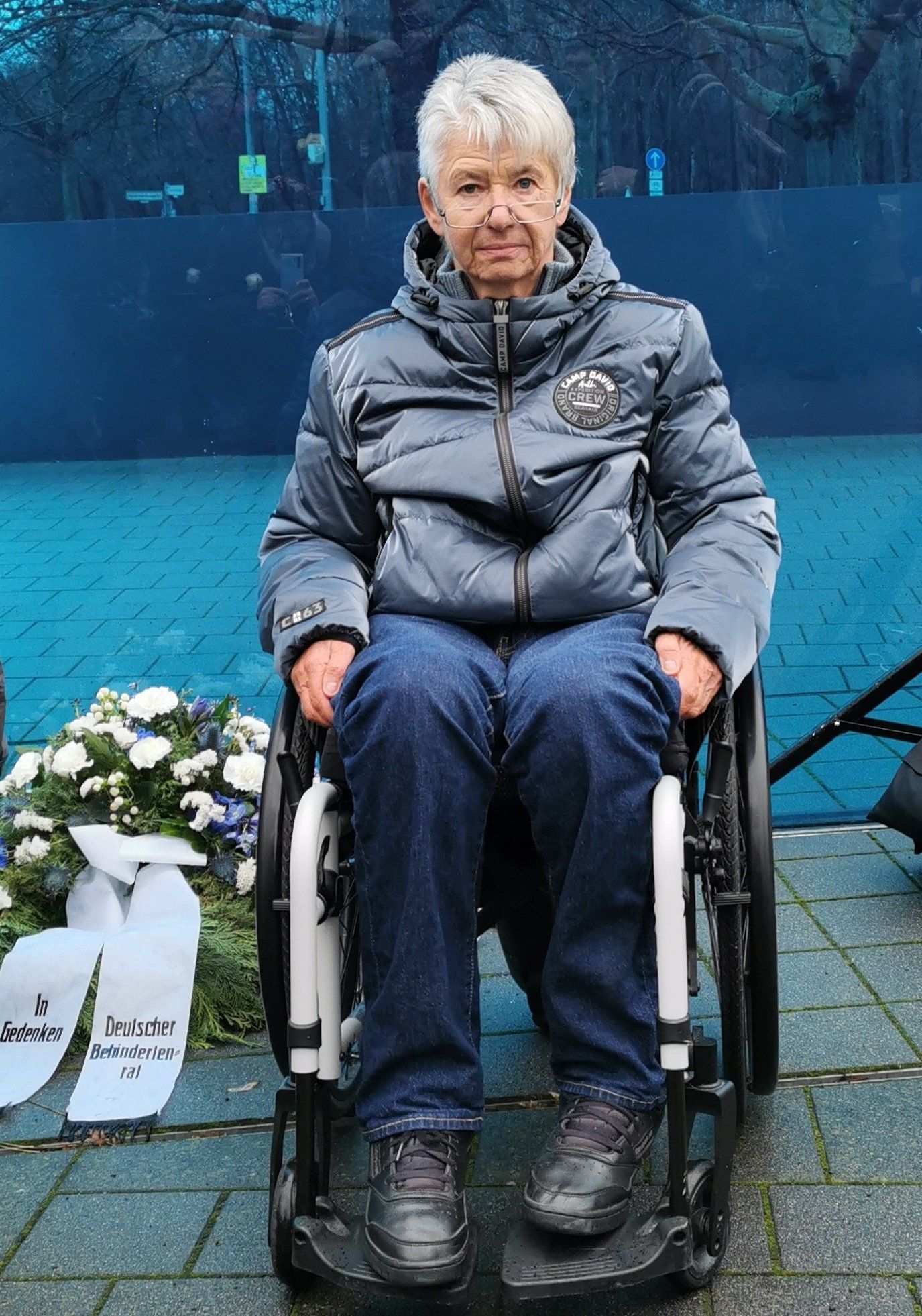 Dr. Sigrid Arnade bei der Kranzniederlegung