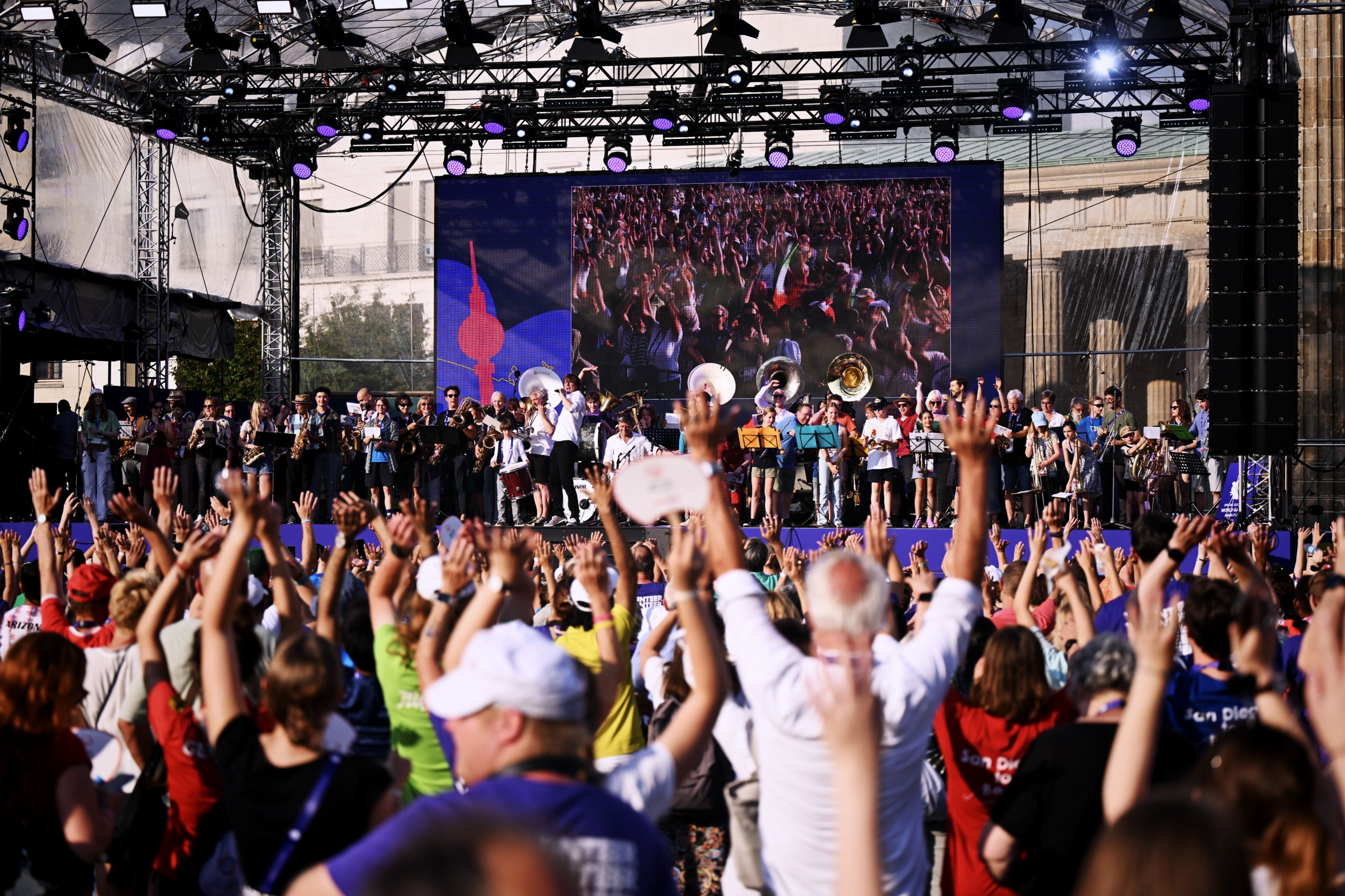 Ausgelassene Stimmung bei der Abschlussveranstaltung am Brandenburger Tor