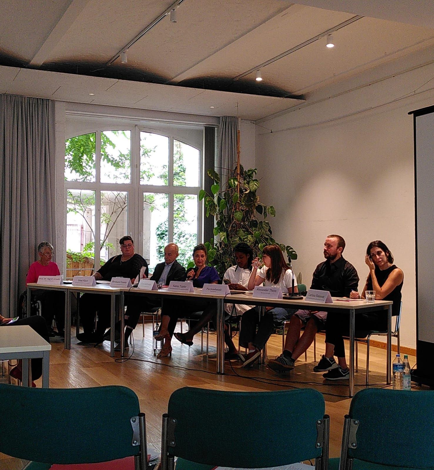 Bild vom Podium der Pressekonferenz zur AGG Reform