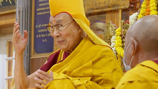 Dalai Lama im gelben Gwand