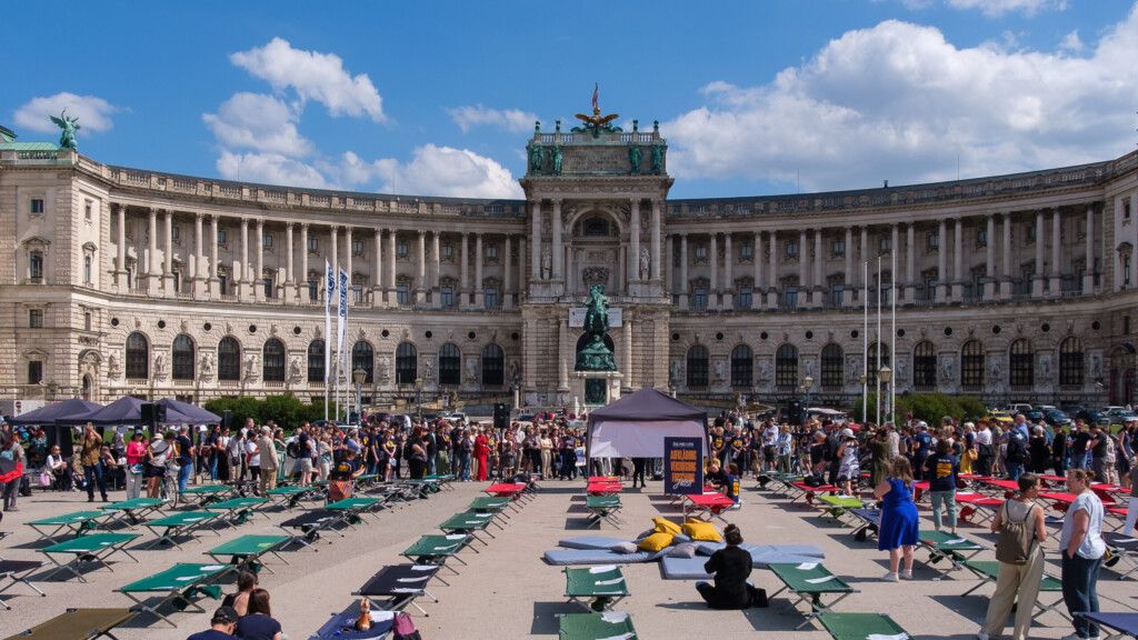 Bild von der Feldbettenaktion in Wien vom 12. Mai 2024