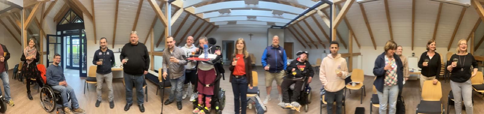 Panoramabild der Teilnehmenden der 25. Peer Counseling Weiterbildung